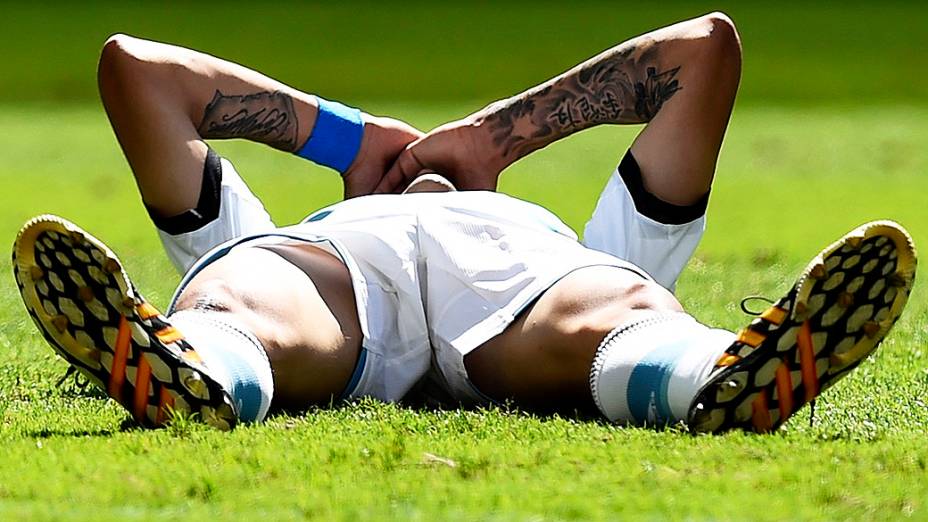 O argentino Angel Di Maria se contunde durante o jogo contra a Bélgica no Mané Garrincha, em Brasília