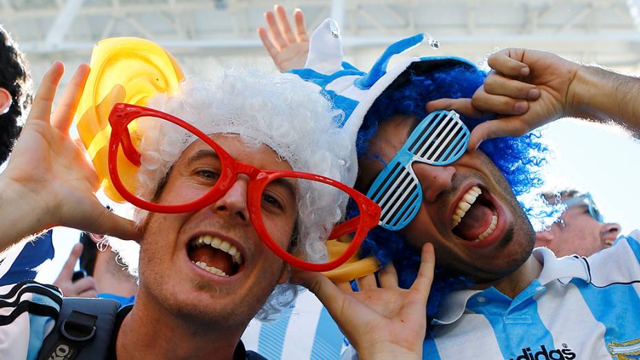 Torcedores chegam para acompanhar partida entre Suíça e Argentina, no Estádio Itaquera, em São Paulo