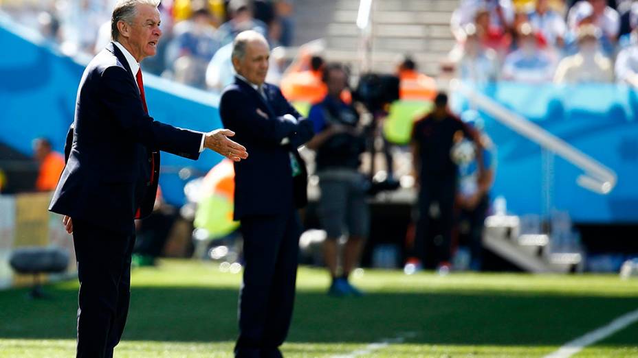 Os técnicos Ottmar Hitzfeld, da Suíça, e Alejandro Sabella, da Argentina, no Itaquerão em São Paulo