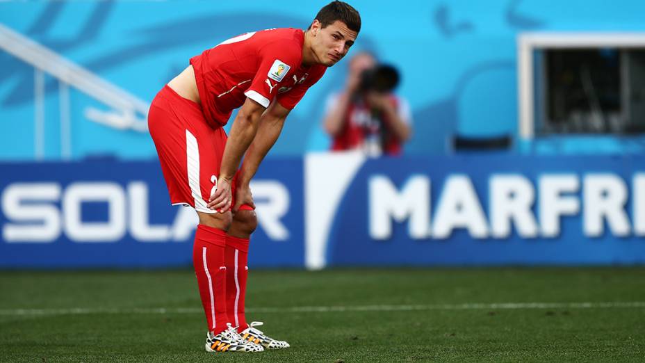 Jogador da Suíça lamentam derrota para a Argentina