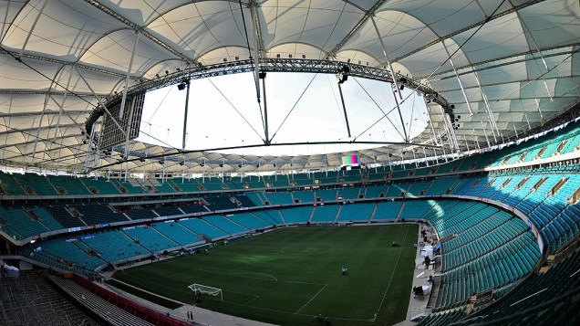 Arena Fonte Nova, na Bahia, recebendo os últimos ajustes antes da inauguração