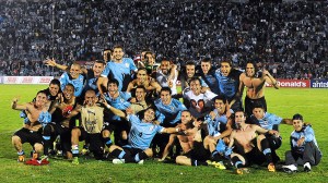 Uruguai empata com a Jordânia em casa e garante vaga para a Copa do Mundo 2014