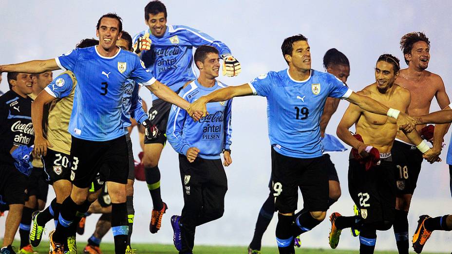 Uruguai empata com a Jordânia em casa e garante vaga para a Copa do Mundo 2014