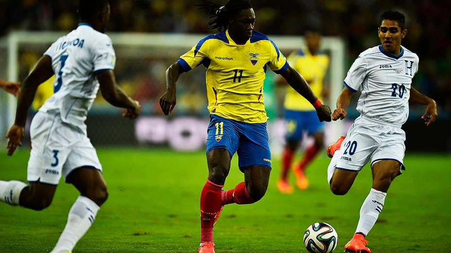 Lance no jogo entre Equador e Honduras na Arena da Baixada, em Curitiba