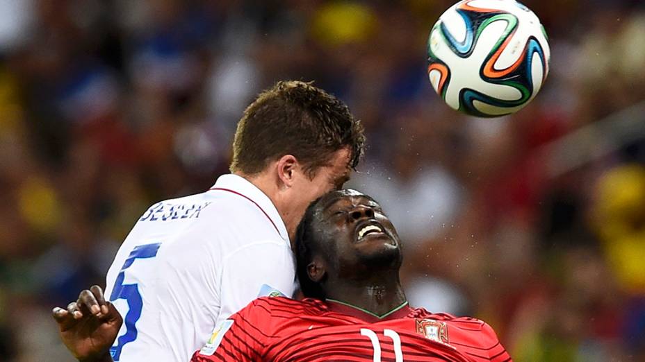 Lance da partida entre Estados Unidos e Portugal, na arena Amazônia, em Manaus