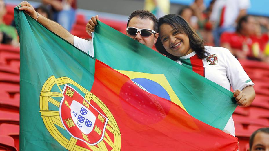 Torcedores chegam para acompanhar a partida entre Portugal e Gana, no estádio Mané Garrincha, em Brasília