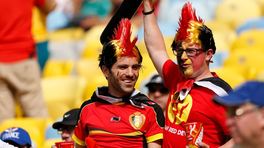 Torcedores chegam para a a partida entre Rússia e Bélgica, no estádio do Maracanã, no Rio de Janeiro