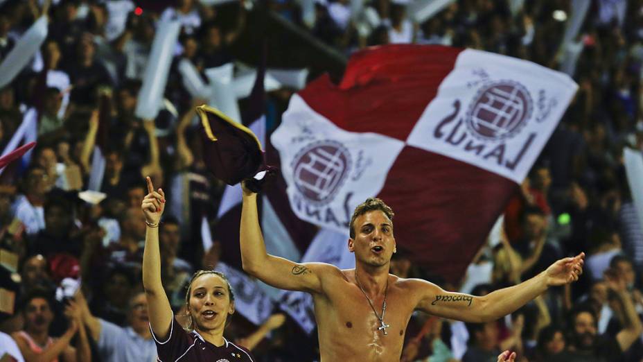 Torcida do Lanús faz a festa na decisão da Copa Sul-Americana 2013, contra a Ponte Preta, em Buenos Aires