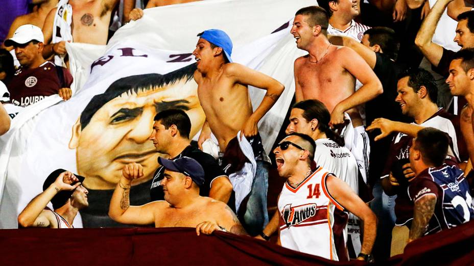 Torcida do Lanús antes da primeira partida da final da Copa Sul-Americana 2013, contra a Ponte Preta, no Pacaembu