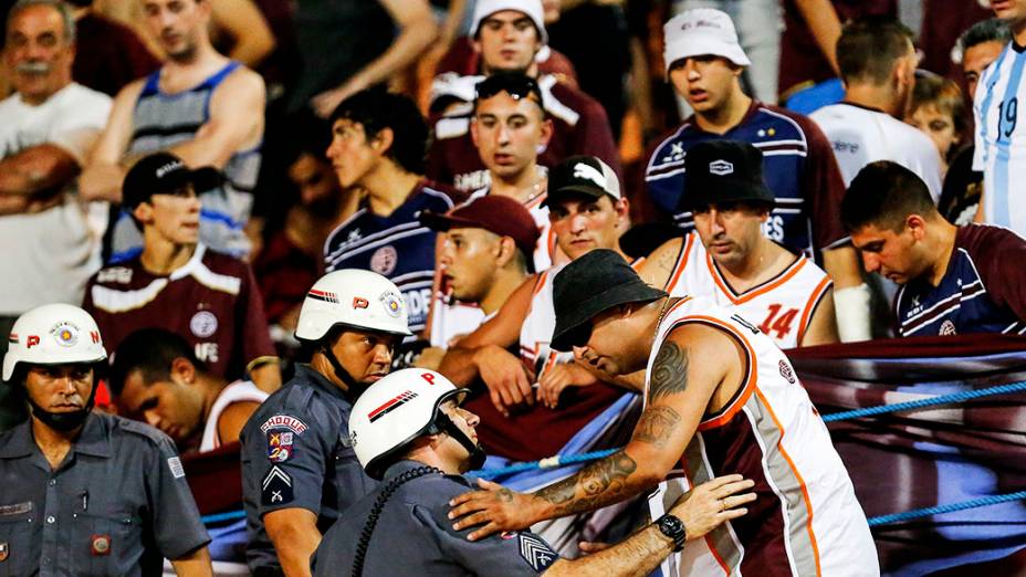 Torcida do Lanús antes da primeira partida da final da Copa Sul-Americana 2013, contra a Ponte Preta, no Pacaembu