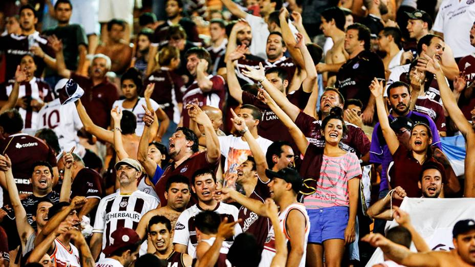 Torcida do Lanús antes da primeira partida da final da Copa Sul-Americana 2013, contra a Ponte Preta, no Pacaembu