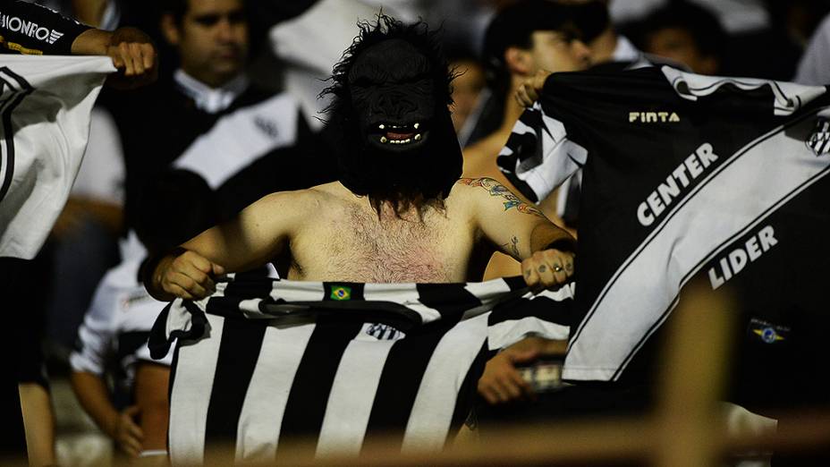 Torcida da Ponte Preta faz a festa no Romildão, na partida contra o São Paulo válida pela semifinal da Copa Sul-Americana