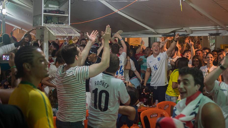 Torcedores acompanham as partidas da Copa do Mundo no Pelourinho, em Salvador