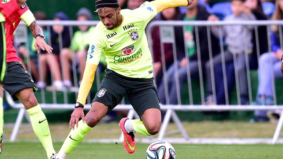 Neymar durante treino da seleção brasileira na Granja Comary, em Teresópolis