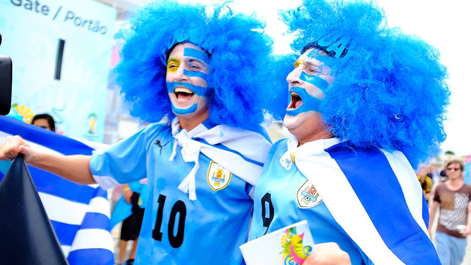 Torcida do Uruguai na chegada para a partida contra a Itália, na Arena das Dunas, em Natal