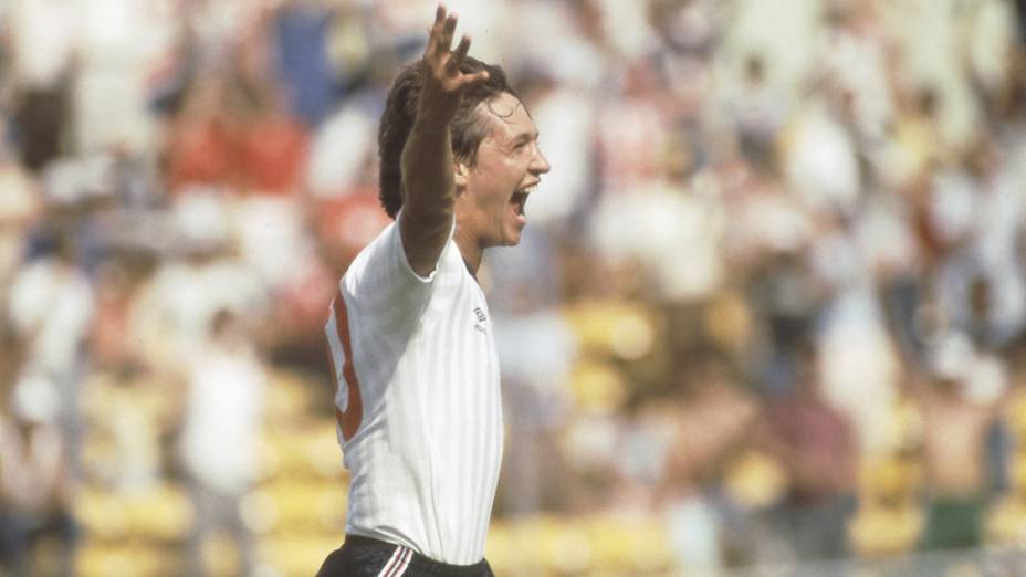 O atacante Gary Lineker comemora gol da Inglaterra contra a Polônia; ele foi o artilheiro da Copa do Mundo de 1986