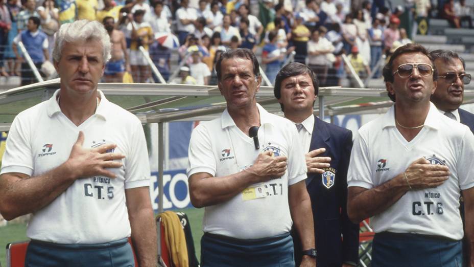 Telê e sua comissão técnica antes do jogo entre Brasil e Irlanda do Norte, na Copa do Mundo de 1986