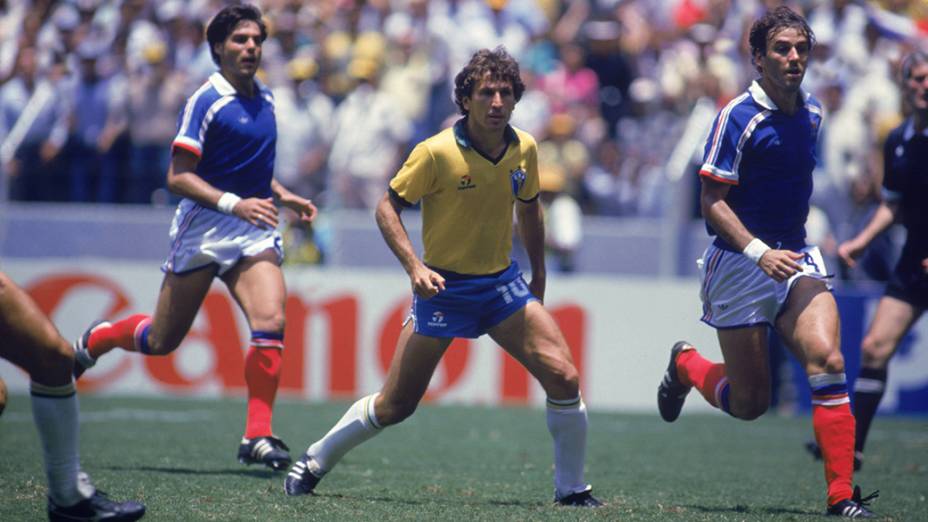 Zico, do Brasil, no jogo contra a França, pela Copa do Mundo de 1986