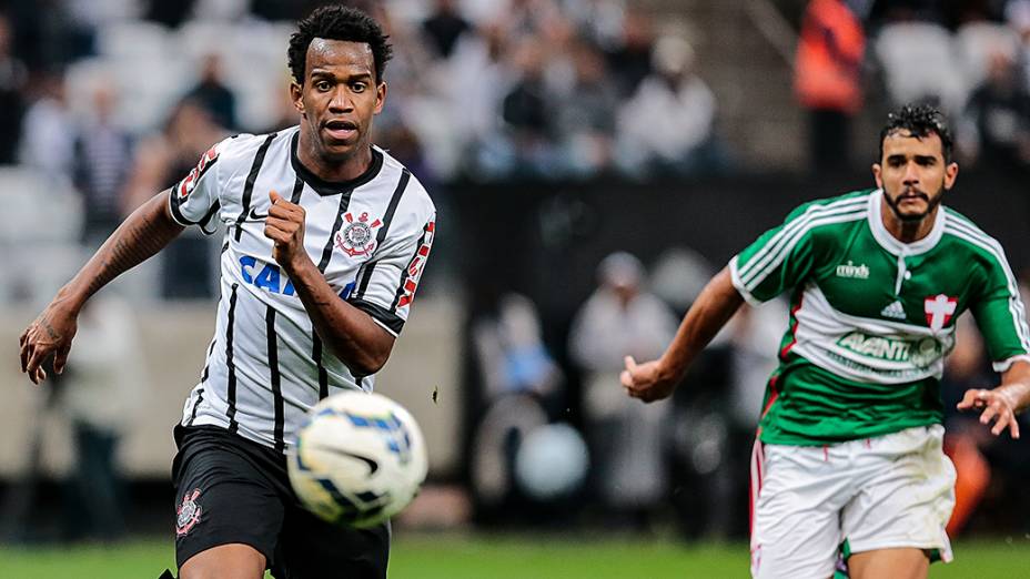 Zagueiro Gil do Corinthians no clássico contra o Palmeiras