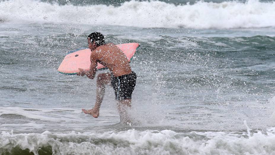 Jogador Pedro da Espanha na Praia do Futuro, em Fortaleza