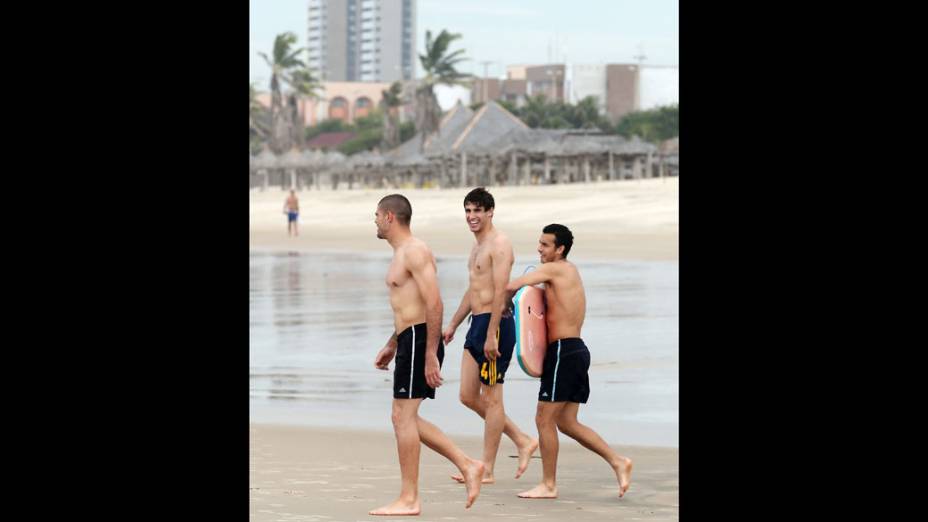 Jogadores da Espanha, na Praia do Futuro em Fortaleza