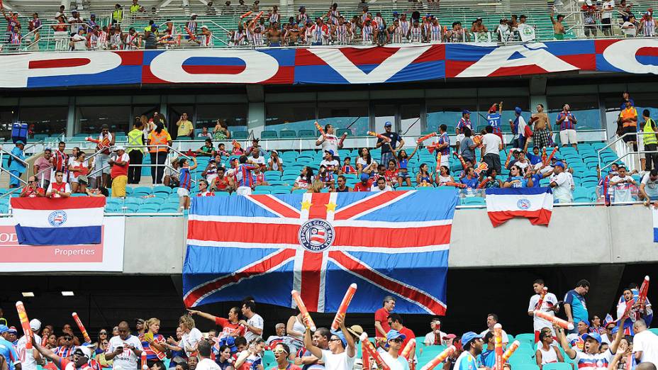 Torcedores do Bahia na partida contra o Vitória na inaugaração da Arena Fonte Nova, que receberá partidas da Copa das Confederações e da Copa do Mundo