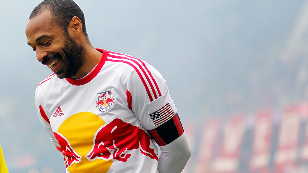 O jogador, Thierry Henry, do New York Red Bulls, é fotografado durante uma partida em Harrison, New Jersey - em 16/03/13