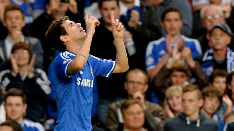 Jogador Oscar, do Chelsea, comemora gol contra o Fulham pelo Campeonato Inglês