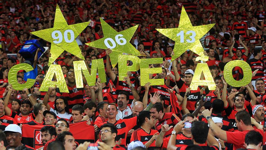 Torcida do Flamengo canta nas arquibancadas do Maracanã antes da partida que decide o título da Copa do Brasil contra o Atlético-PR