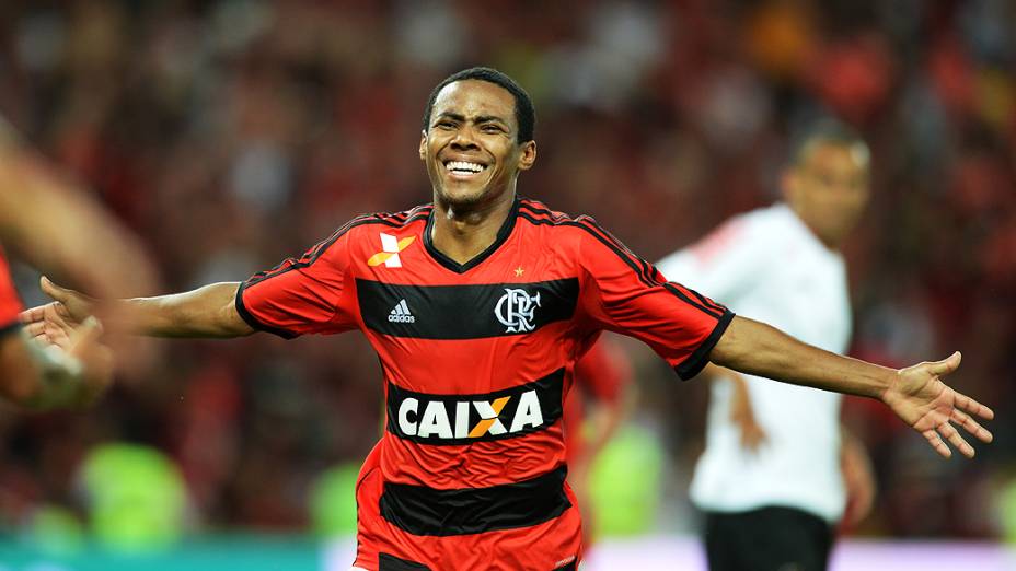 Elias comemora gol marcado na decisão contra o Atlético-PR, que abriu o placar para a vitória por 2 a 0, garantindo o terceiro título do Flamengo na Copa do Brasil