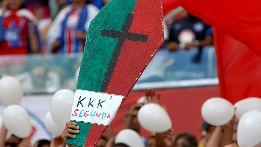 Fluminense vence o Bahia por 2 a 1, mas é rebaixado para a segunda do Campeonato Brasileiro