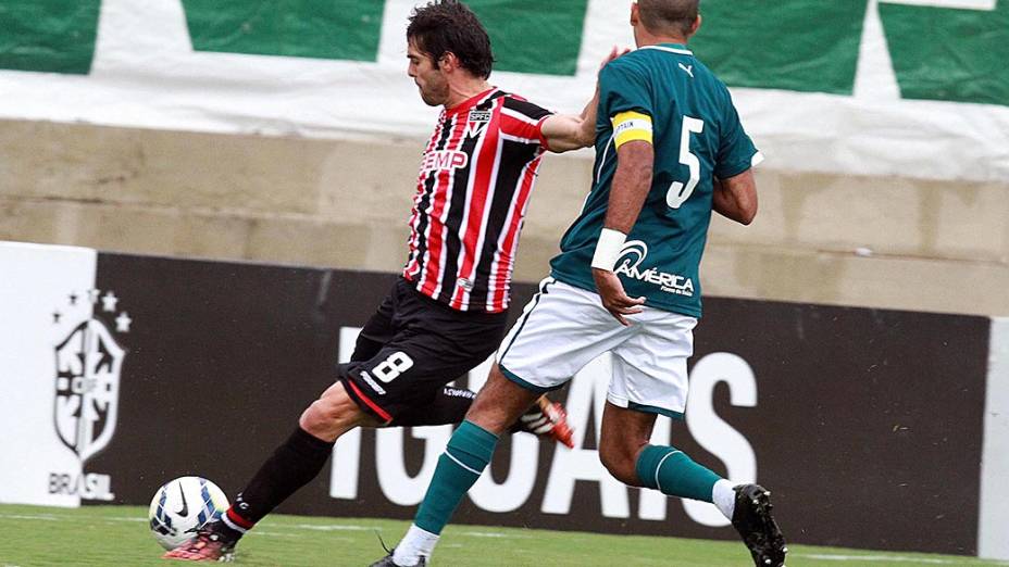 Kaká volta a jogar pelo São Paulo, após onze anos, na partida contra o Goiás no Estádio Serra Dourada em Goiânia (GO)