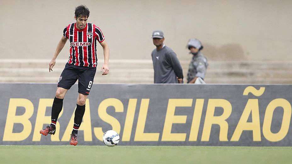 Kaká volta a jogar pelo São Paulo, após onze anos, na partida contra o Goiás no Estádio Serra Dourada em Goiânia (GO)