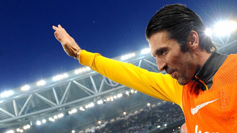 Buffon, ídolo da Juventus, foi ao estádio, mas não jogou