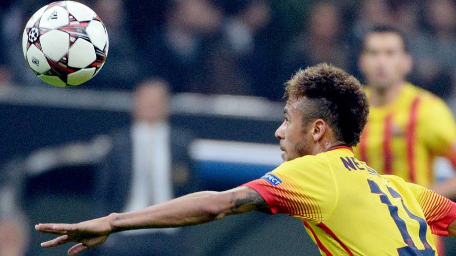 Neymar durante o jogo entre Milan e Barcelona, pela Liga dos Campeões na Itália