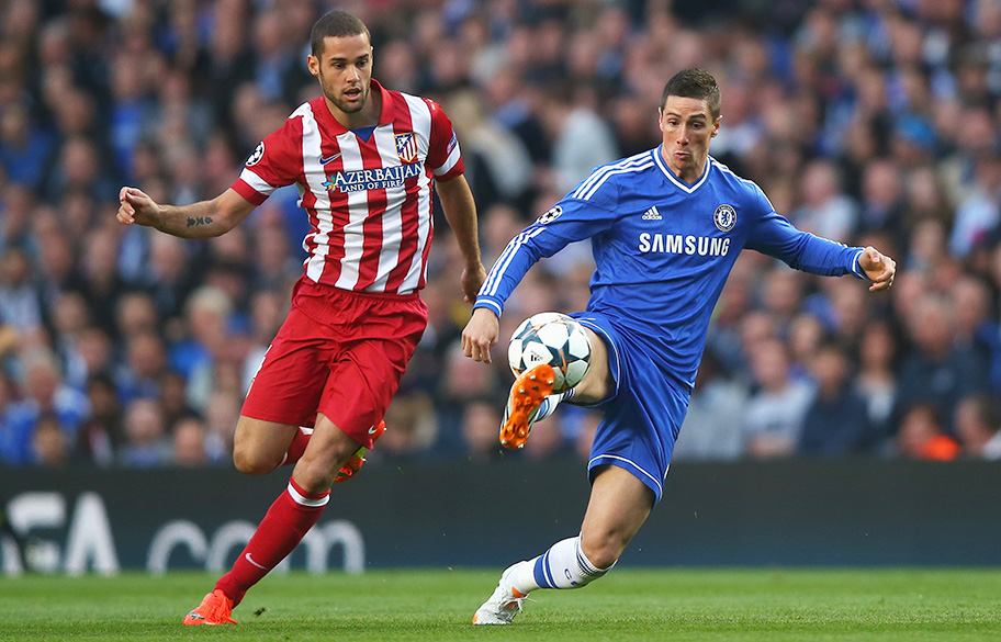 Fernando Torres, do Chelsea, tenta contra-ataque