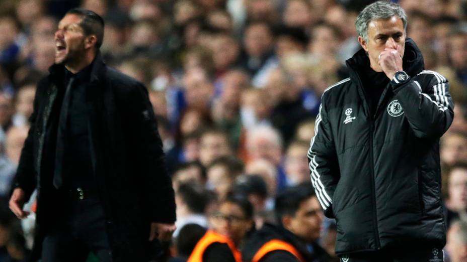 Técnico José Mourinho, do Chelsea, lamenta o segundo gol do Atlético de Madri