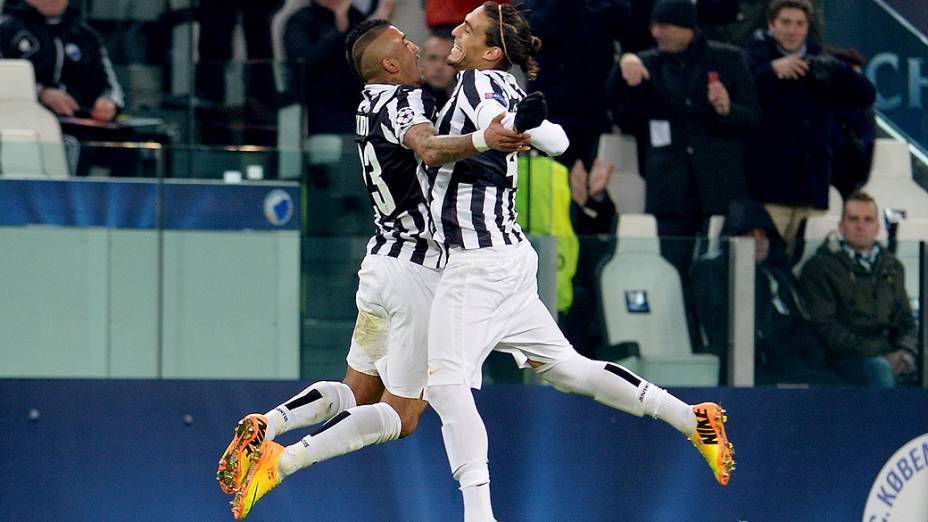 Jogadores do Juventus comemoram gol contra o Copenhagem, pela Liga dos Campeões na Itália