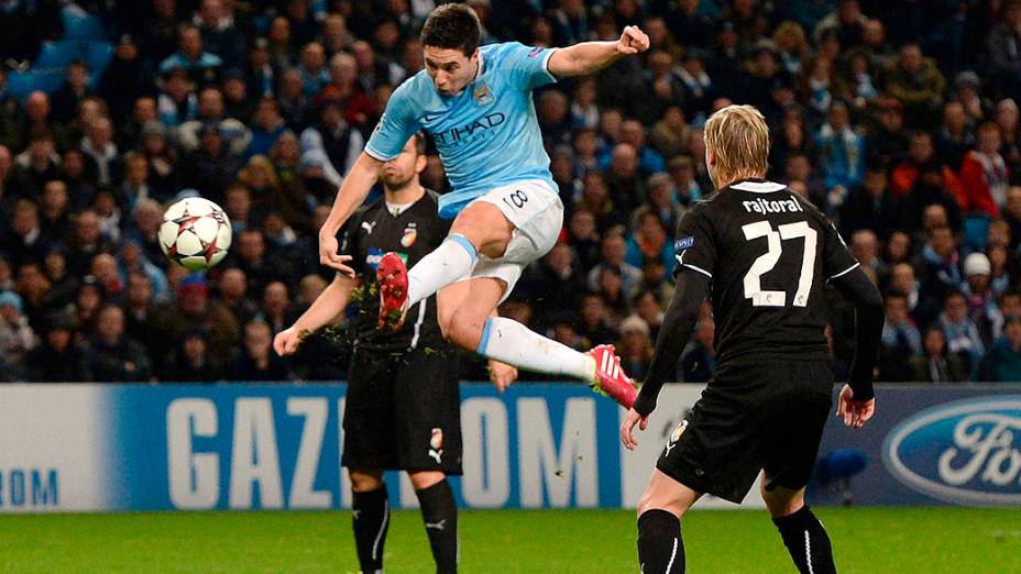 Samir Nasri marca gol para o Manchester City contra o Viktoria Pizen, pela Liga dos Campeões na Inglaterra