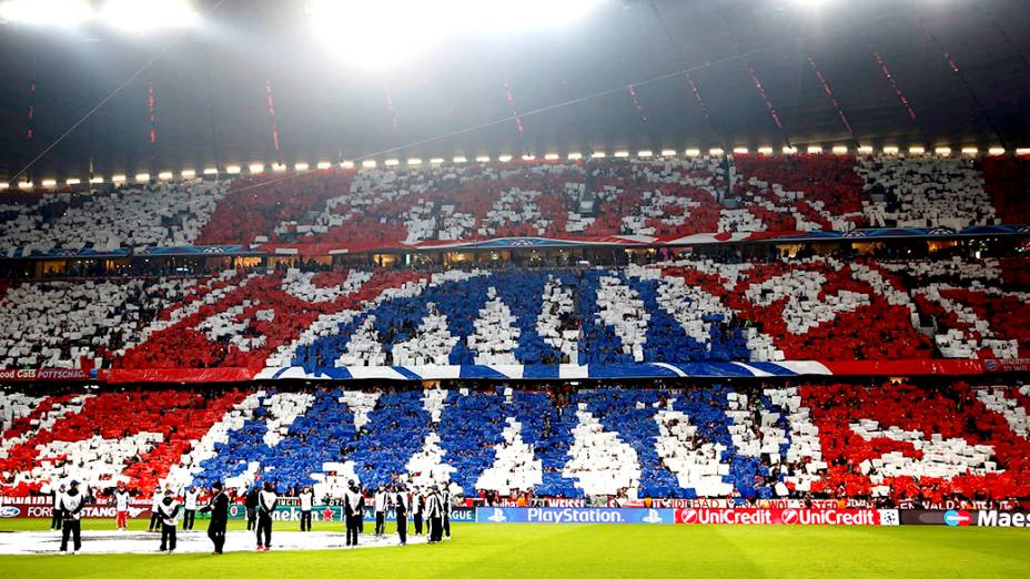 Nas arquibancadas, torcedores do Bayern fizeram a sua parte com um belo mosaico