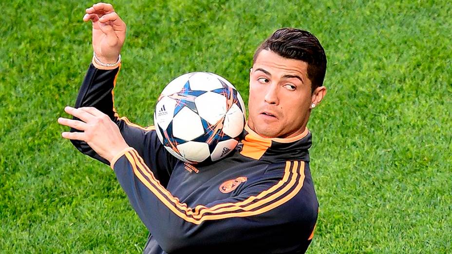 Cristiano Ronaldo durante sessão de treinos antes da final contra o Atlético de Madri, no estádio da Luz em Lisboa