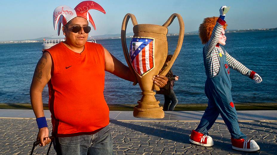 Torcedor do Atlético de Madri antes da final da Liga dos Campeões, em Liboa