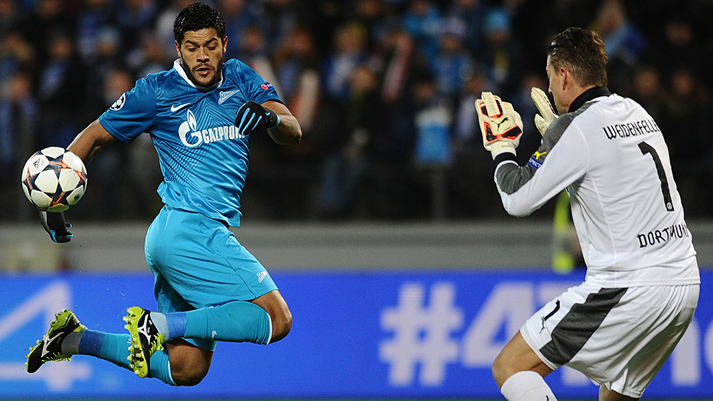 Hulk, atacante do Zenit (à esq.): de nada adiantou marcar um gol de pênalti