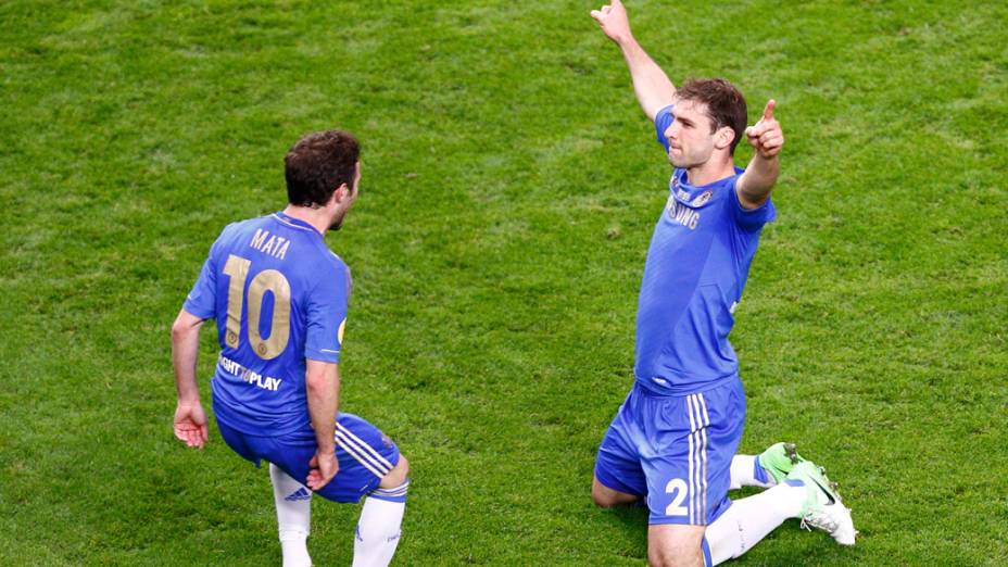 Jogador do Chelsea, Ivanovic, comemora o gol que deu o título da Liga Europa ao time inglês