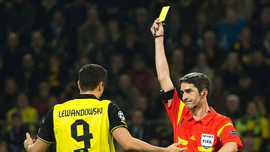 Lewandowski foi punido com o cartão amarelo na partida desta quarta