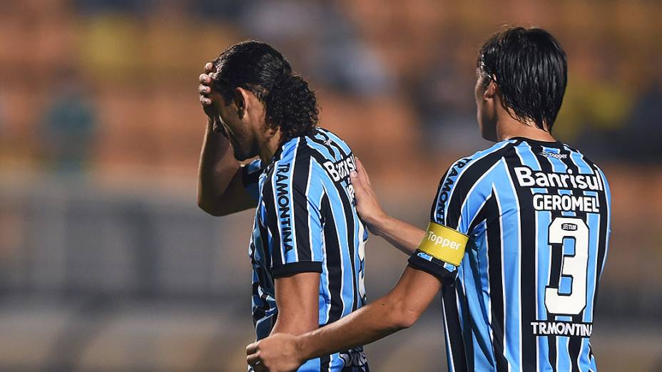 Barcos lamenta a expulsão no jogo contra o Palmeiras no início do segundo tempo, no Pacaembu