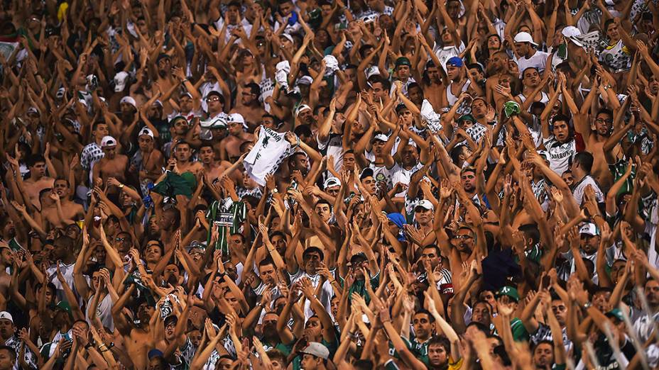 Torcedores do Palmeiras lotaram as arquibancadas do Pacaembu, no jogo contra o Grêmio pelo Campeonato Brasileiro 