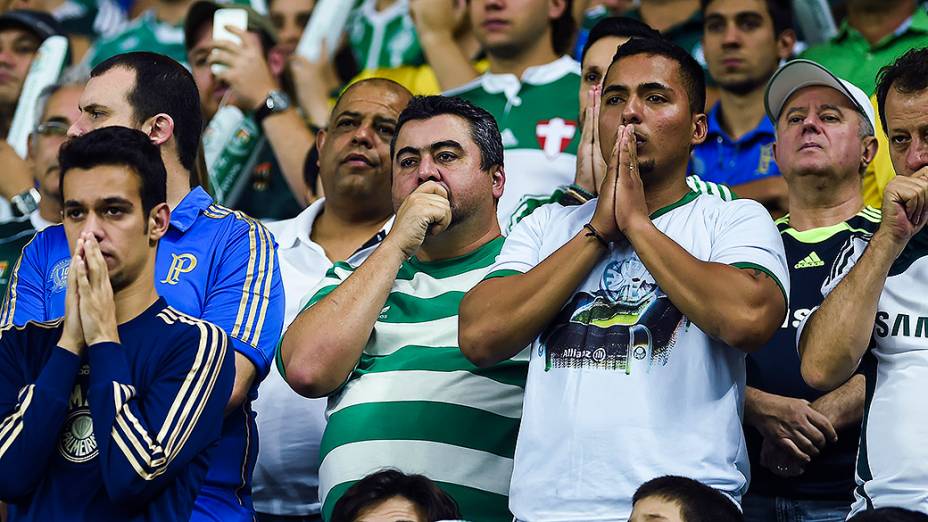 Torcedores do Palmeiras lamentam a derrota por 2 a 0 para o Sport, na estreia da Arena Palmeiras<br><br>