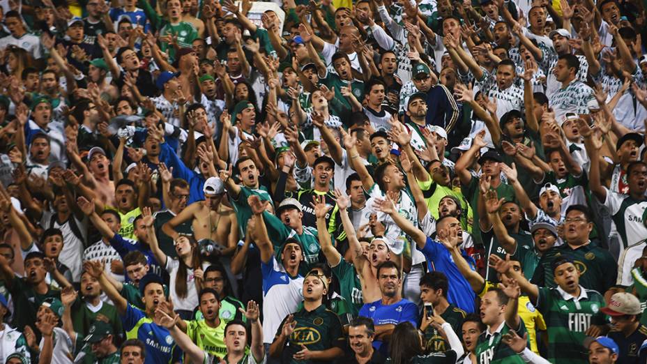 Torcedores do Palmeiras durante o jogo contra o Vitória, no Pacaembu