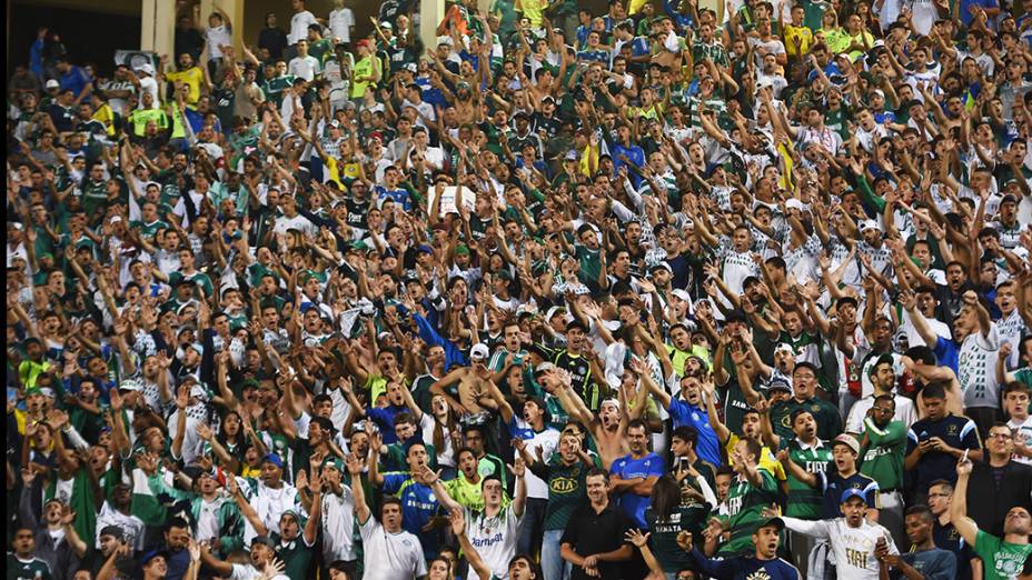 Torcedores do Palmeiras durante o jogo contra o Vitória, no Pacaembu